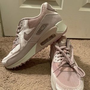 Nike Air Max 90 Running Shoes *NO LID*